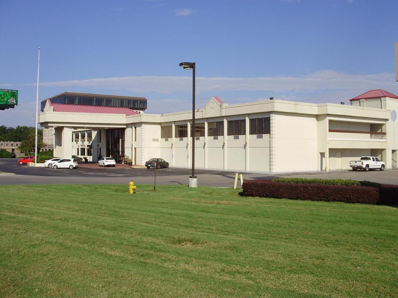 Trade Winds Central Inn Tulsa Exterior foto